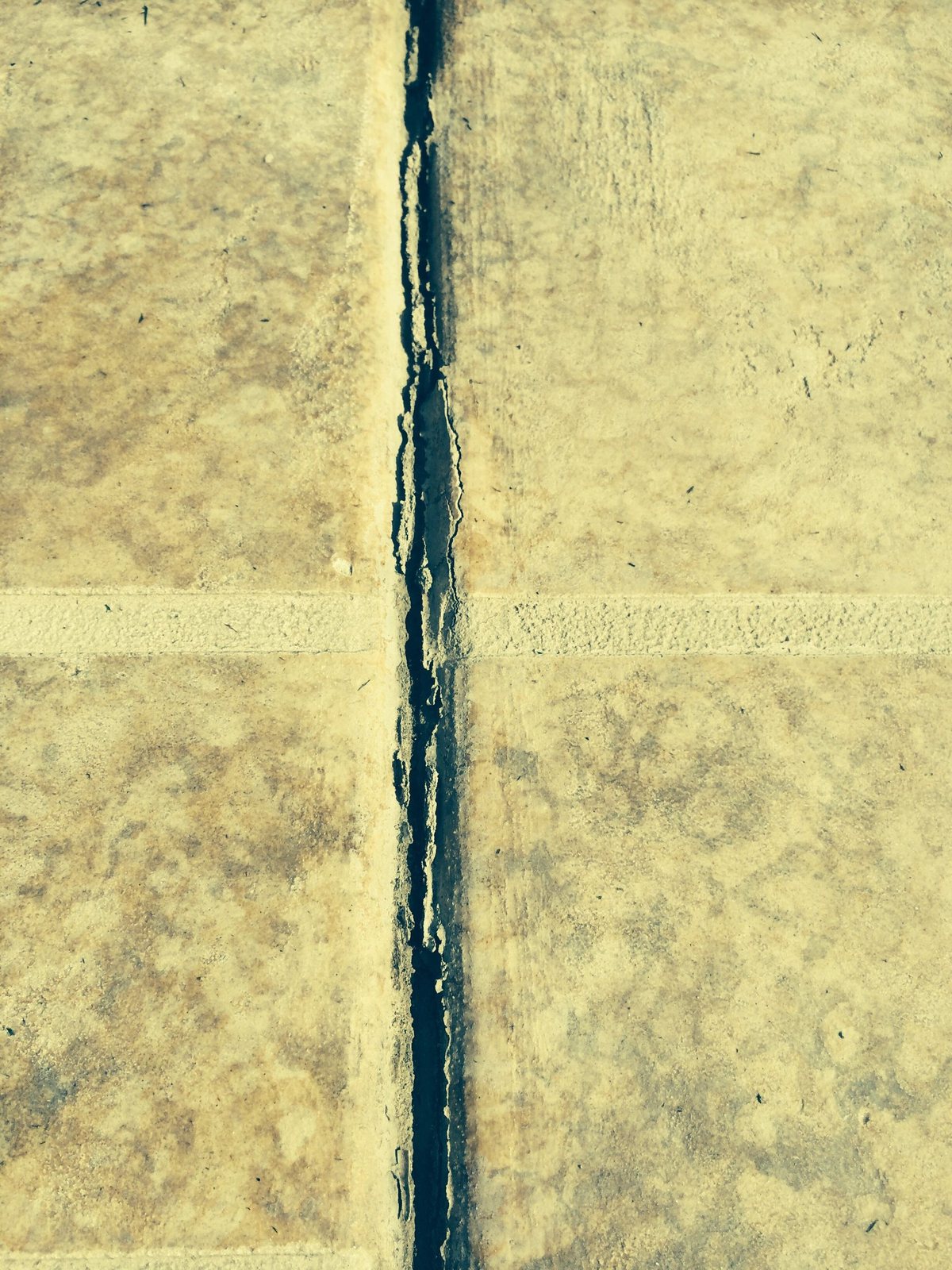 Expansion joint — before.